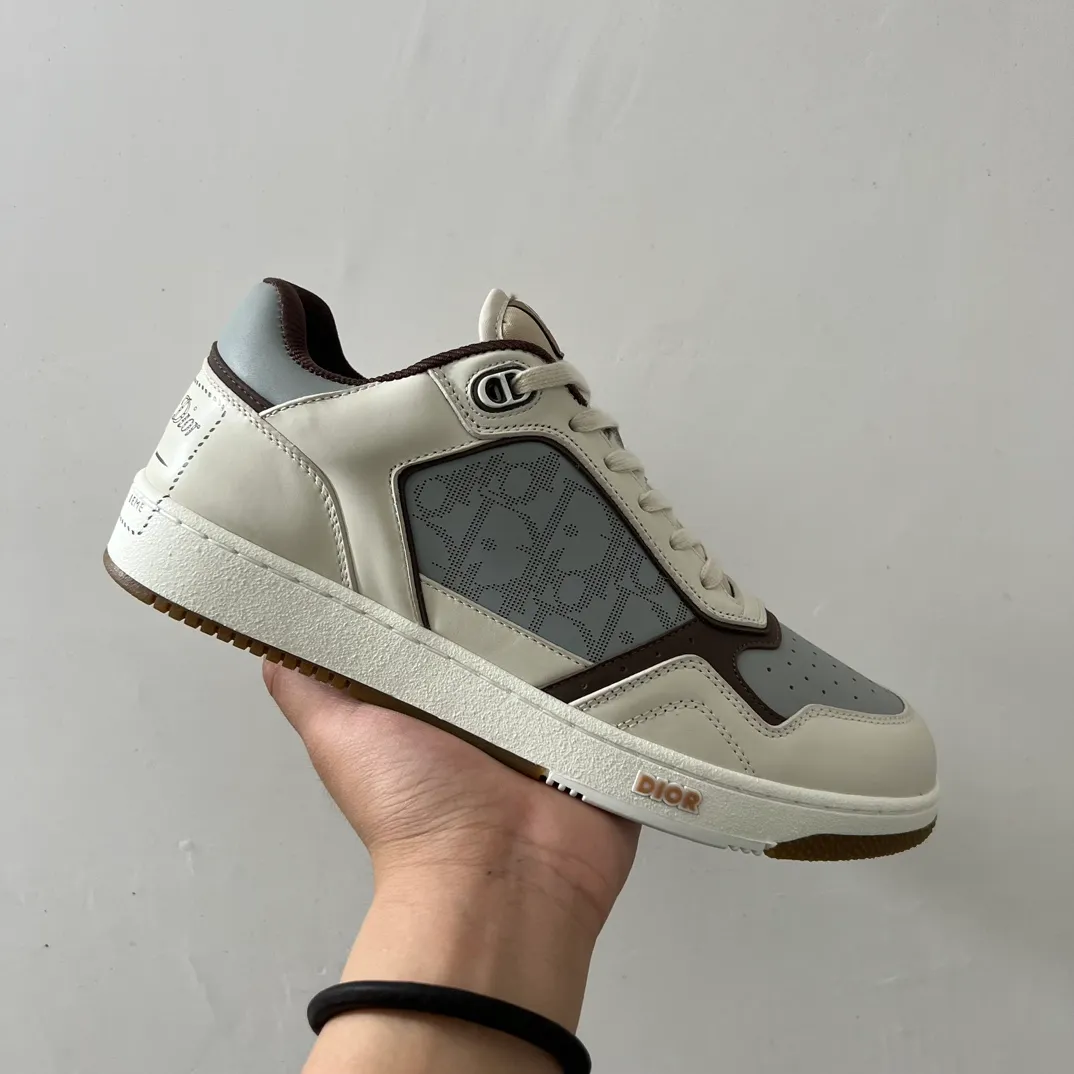 👟👟Ex-factory price 560👟👟 Men's size +10 Dior B27 series ✨2024 upgraded version purchasing agent grade ✨Super🔥sports shoes👫couple shoes. The high version 1:1 adopts oil edge lasting technology, the fabric is imported first-layer cowhide + high-tech fabric, and the inner cowhide + customized lining. TPU original engraved outsole. More than 30 colors of high-soled boots are available. Size: 35-42 for women and 38-46 for men. Bosses are welcome to compare...
